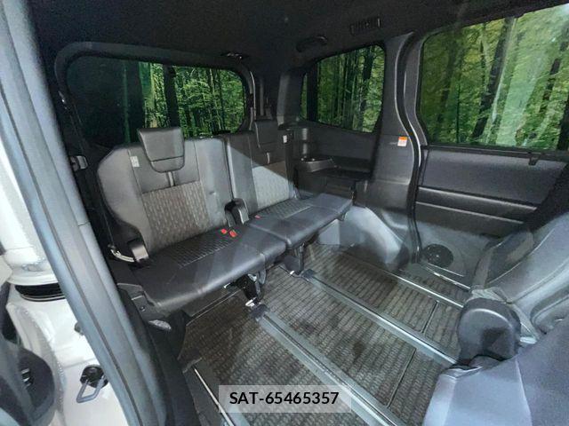Toyota NOAH 2025-01 8246162-10