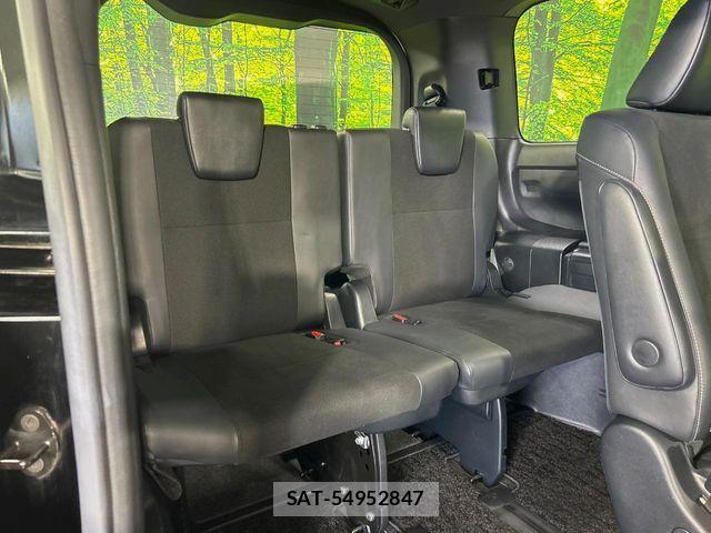 Toyota NOAH 2018-06 8246169-9