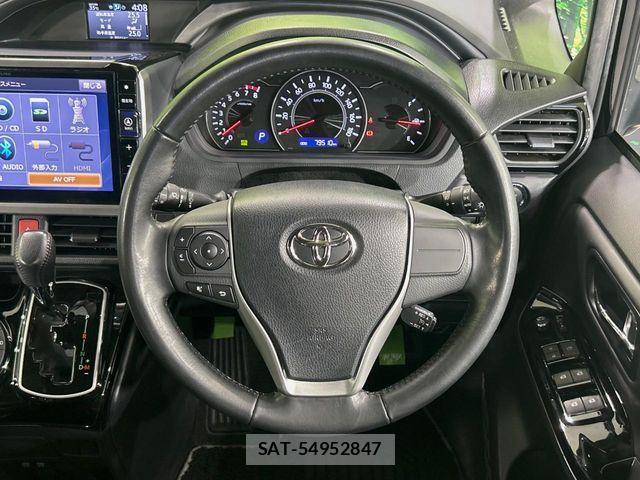 Toyota NOAH 2018-06 8246169-11
