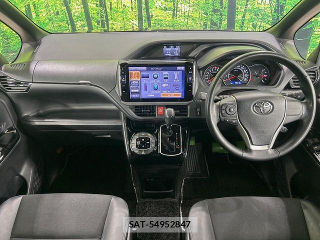 Toyota NOAH 2018-06 8246169-1