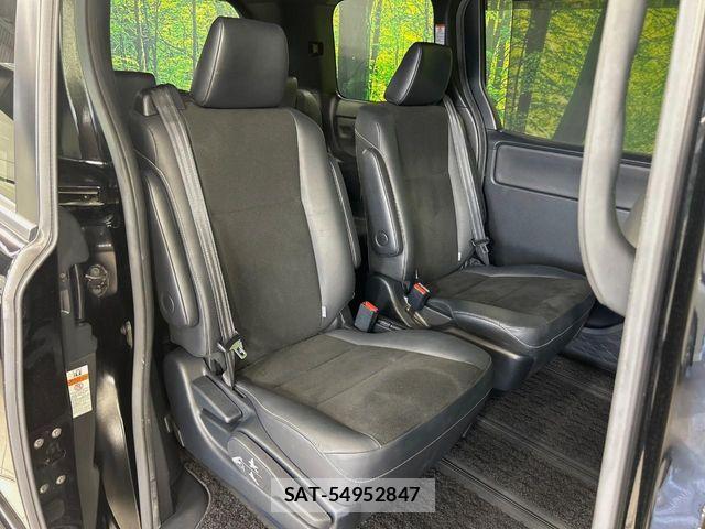 Toyota NOAH 2018-06 8246169-8