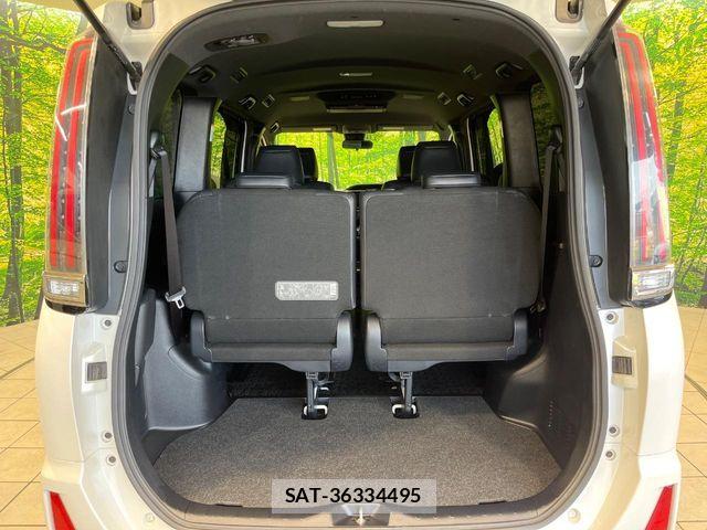 Toyota NOAH 2017-12 8246171-10