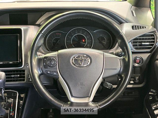 Toyota NOAH 2017-12 8246171-11