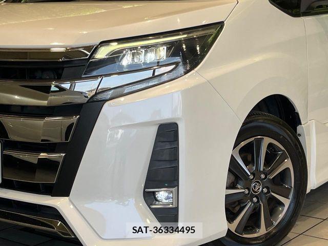 Toyota NOAH 2017-12 8246171-12