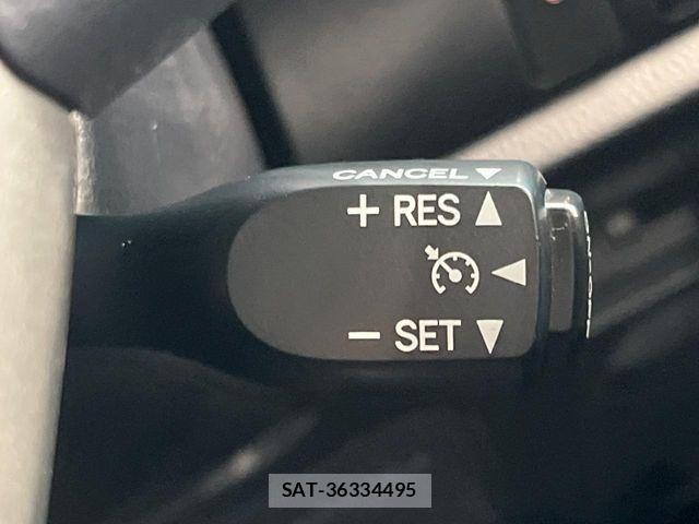 Toyota NOAH 2017-12 8246171-5