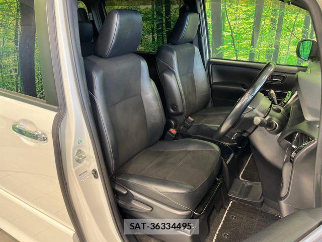 Toyota NOAH 2017-12 8246171-7