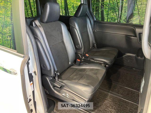 Toyota NOAH 2017-12 8246171-8