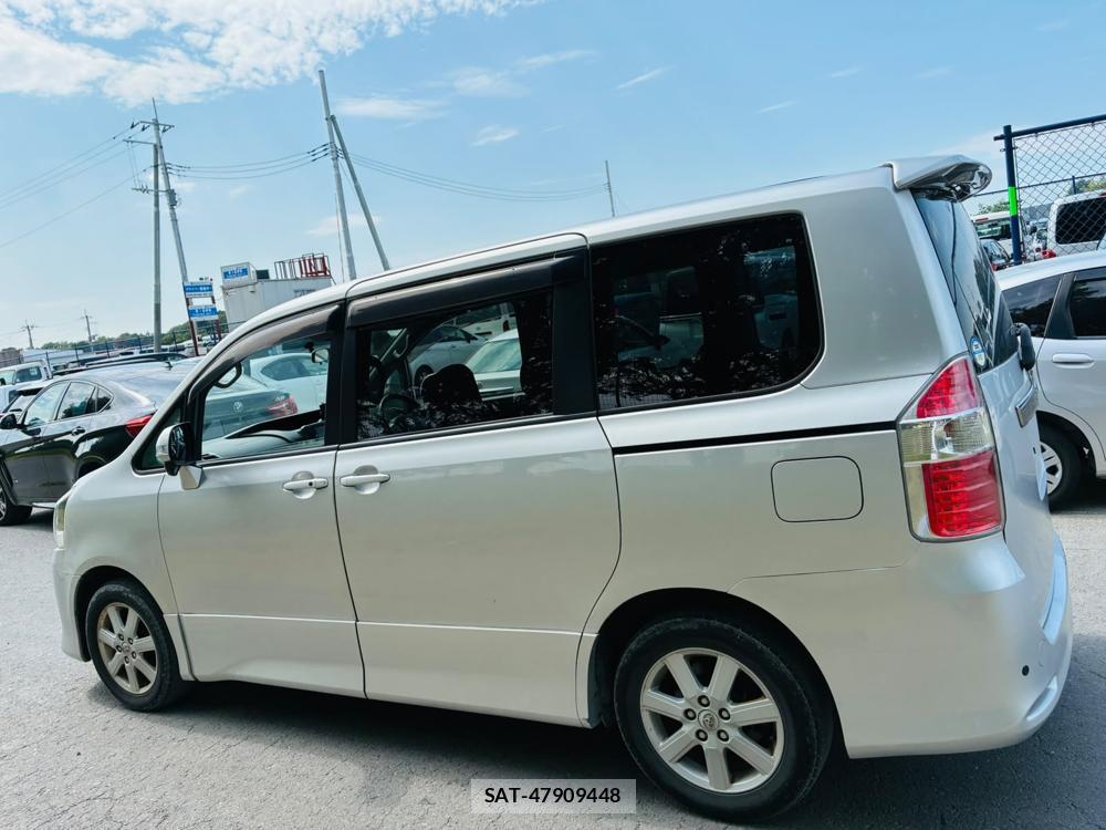 Toyota NOAH 2008-02 8056478-1
