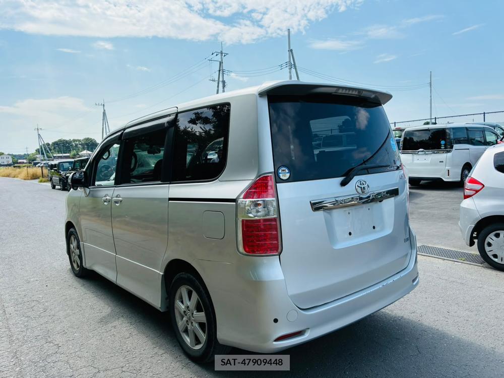 Toyota NOAH 2008-02 8056478-2