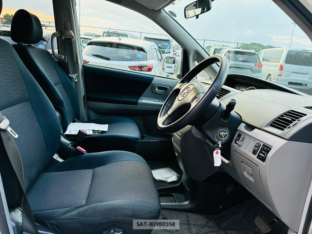 Toyota NOAH 2005-06 7950945-11