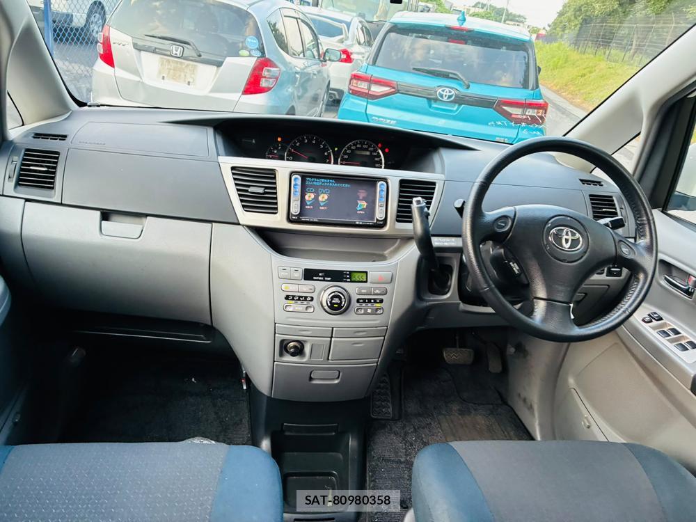 Toyota NOAH 2005-06 7950945-12