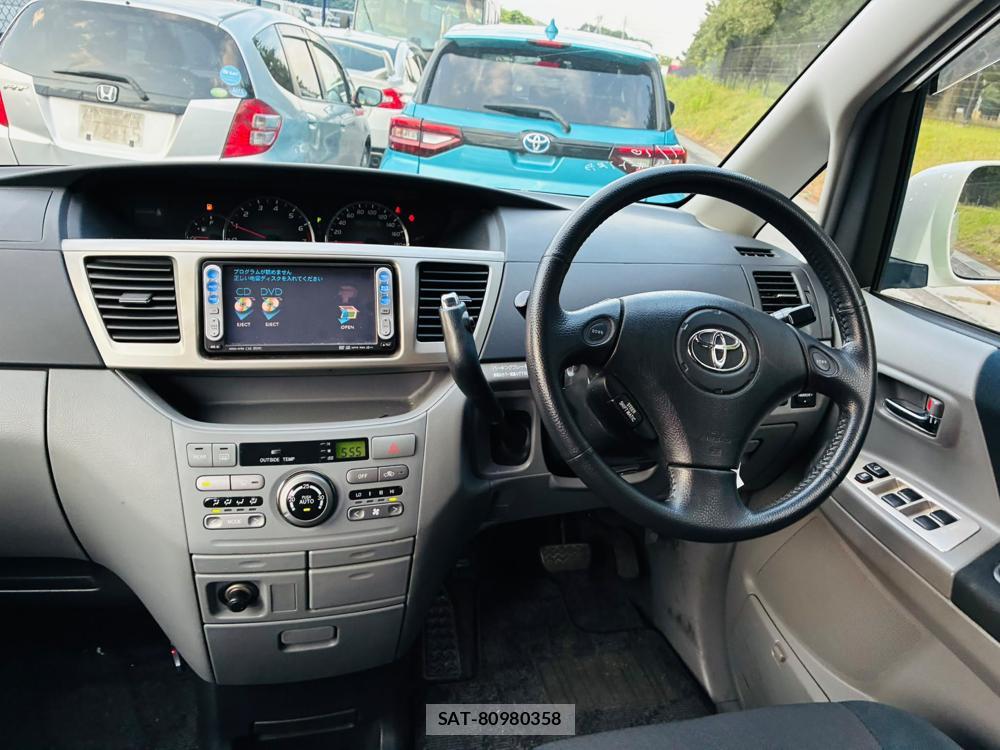 Toyota NOAH 2005-06 7950945-13