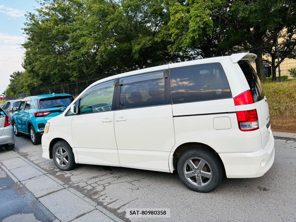 Toyota NOAH 2005-06 7950945-1