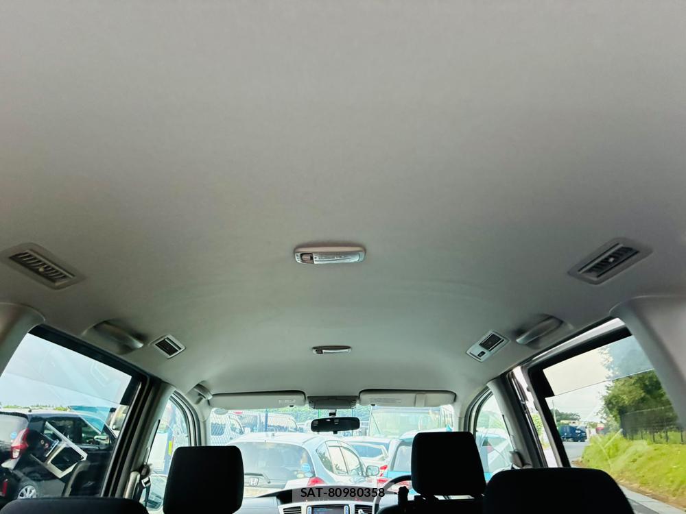 Toyota NOAH 2005-06 7950945-24