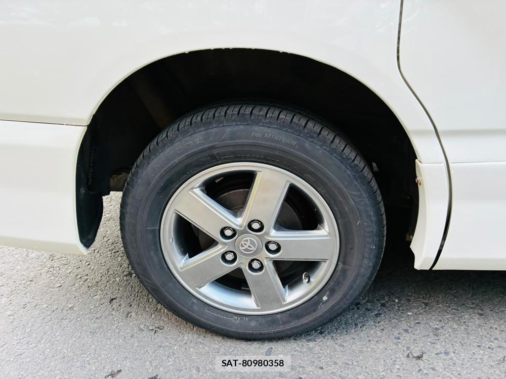 Toyota NOAH 2005-06 7950945-27