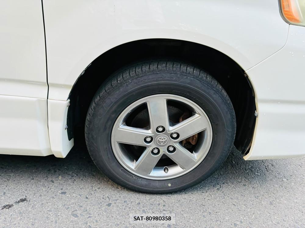 Toyota NOAH 2005-06 7950945-28