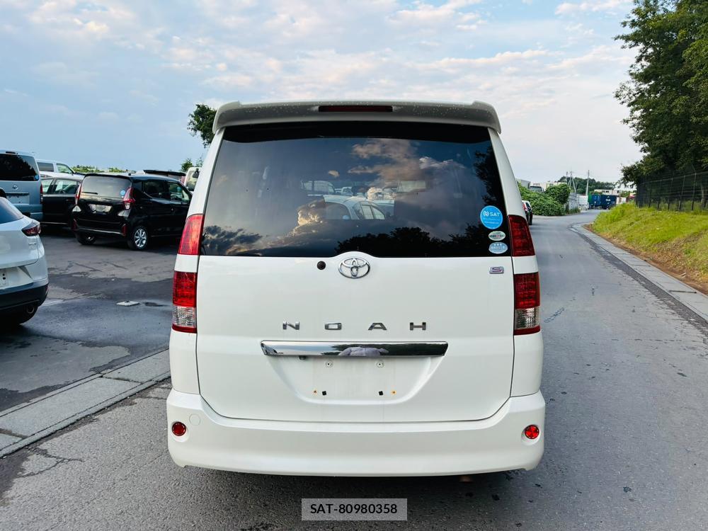 Toyota NOAH 2005-06 7950945-3