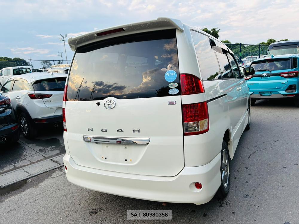 Toyota NOAH 2005-06 7950945-4