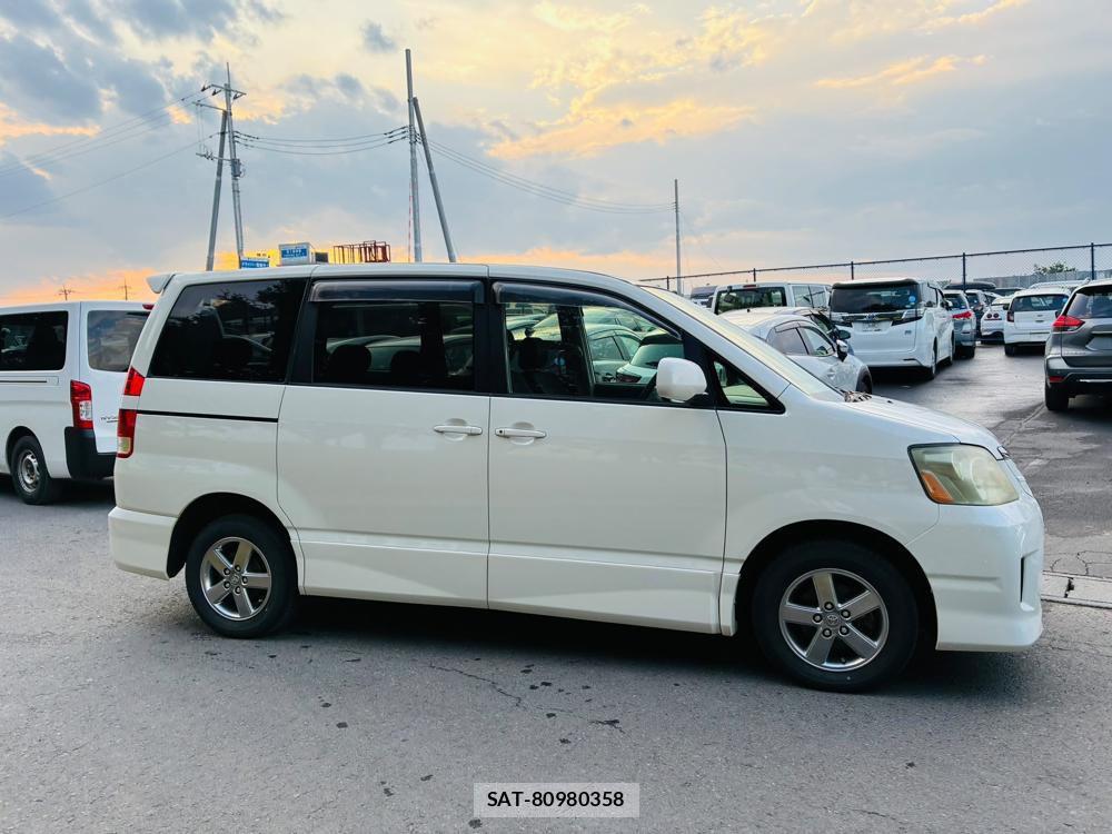 Toyota NOAH 2005-06 7950945-5