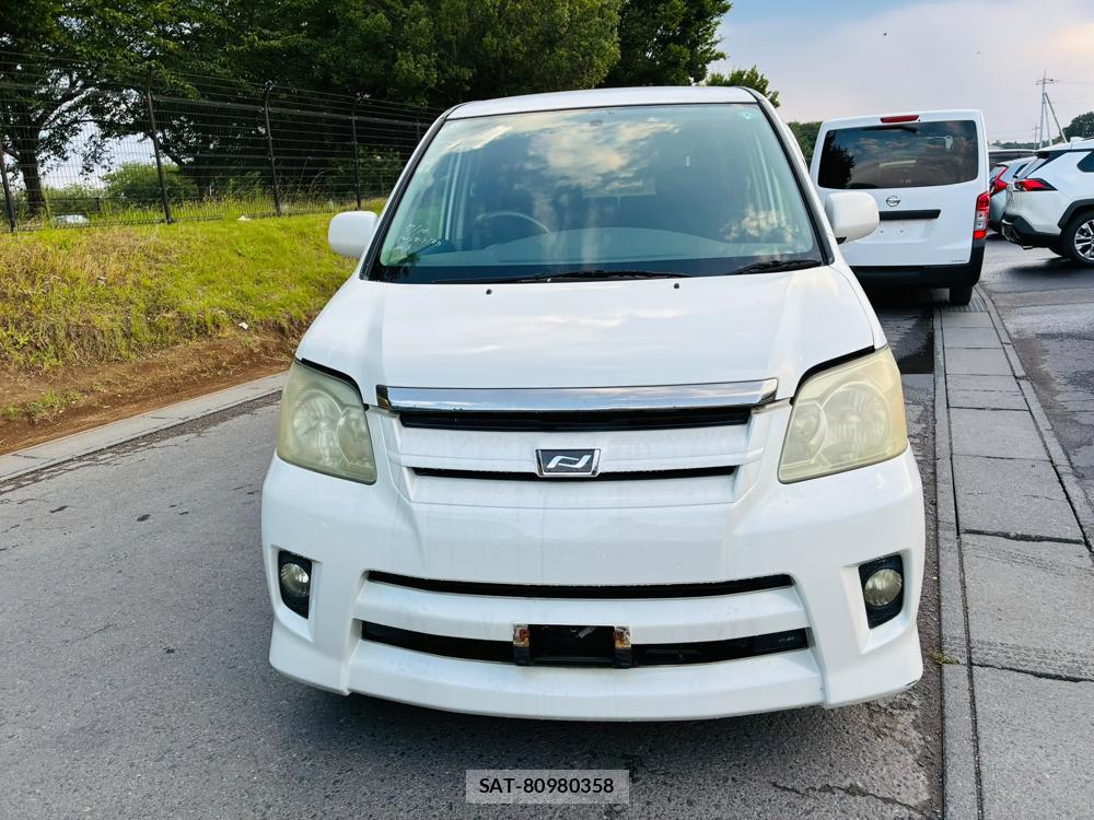 Toyota NOAH 2005-06 7950945-7