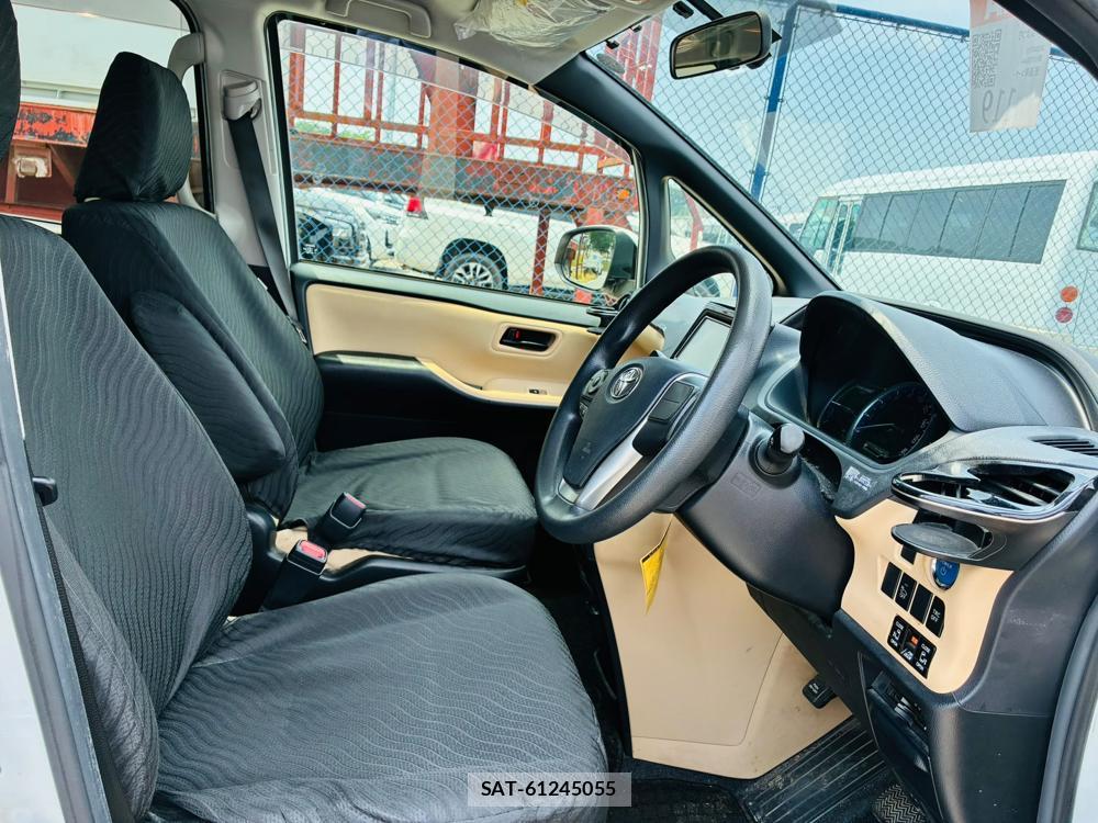 Toyota NOAH 2016-02 8144182-11