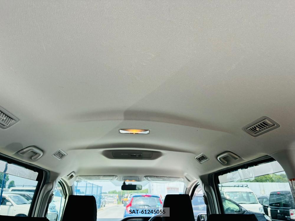 Toyota NOAH 2016-02 8144182-23