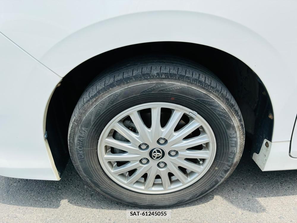 Toyota NOAH 2016-02 8144182-28