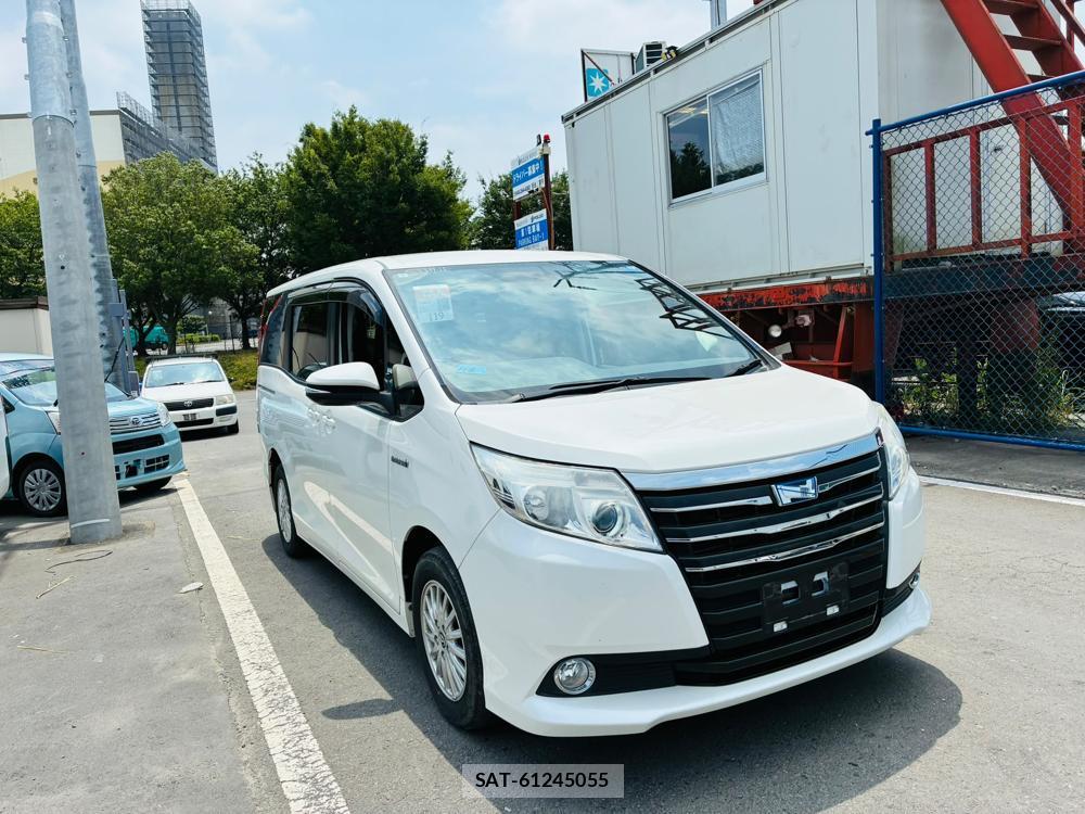 Toyota NOAH 2016-02 8144182-6