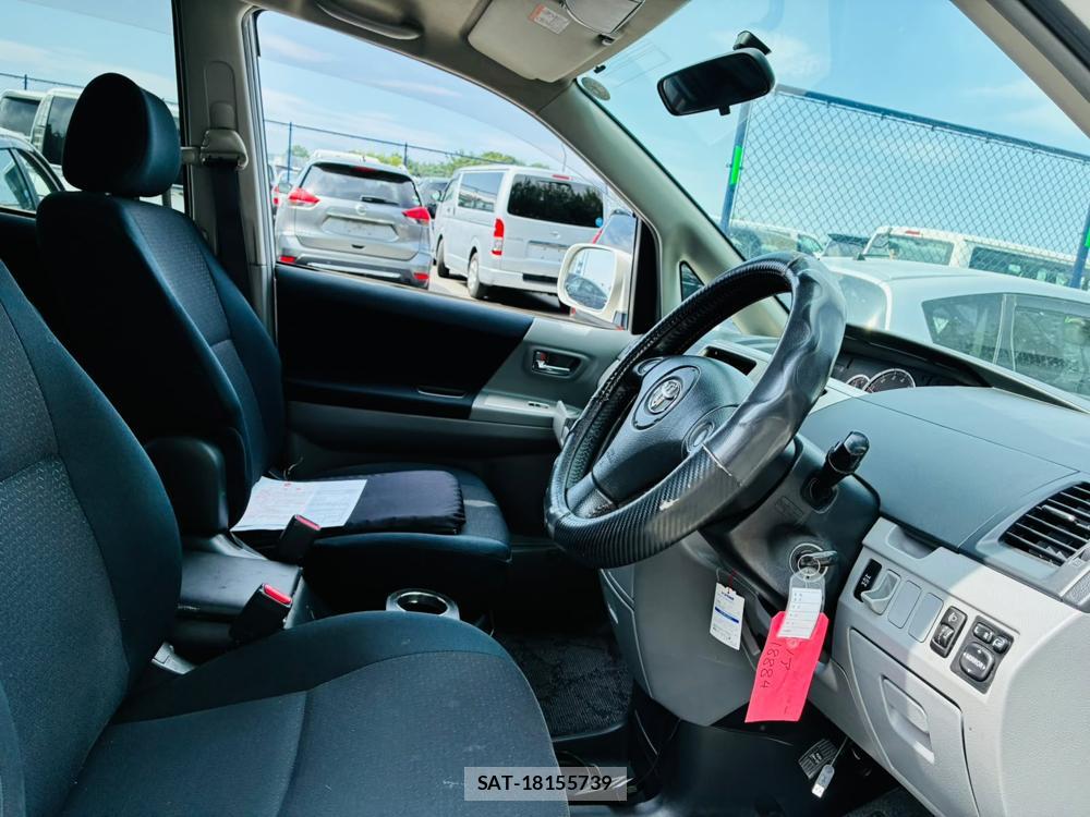 Toyota NOAH 2005-06 8068533-11