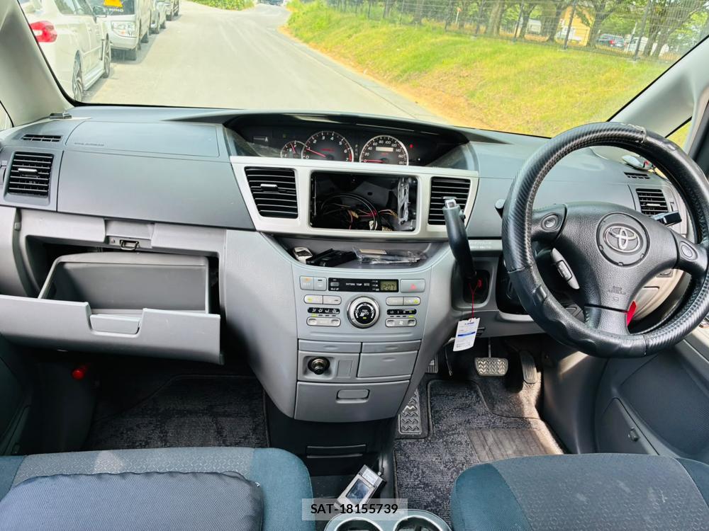 Toyota NOAH 2005-06 8068533-12
