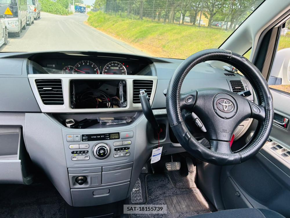 Toyota NOAH 2005-06 8068533-13