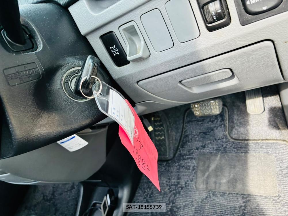 Toyota NOAH 2005-06 8068533-16