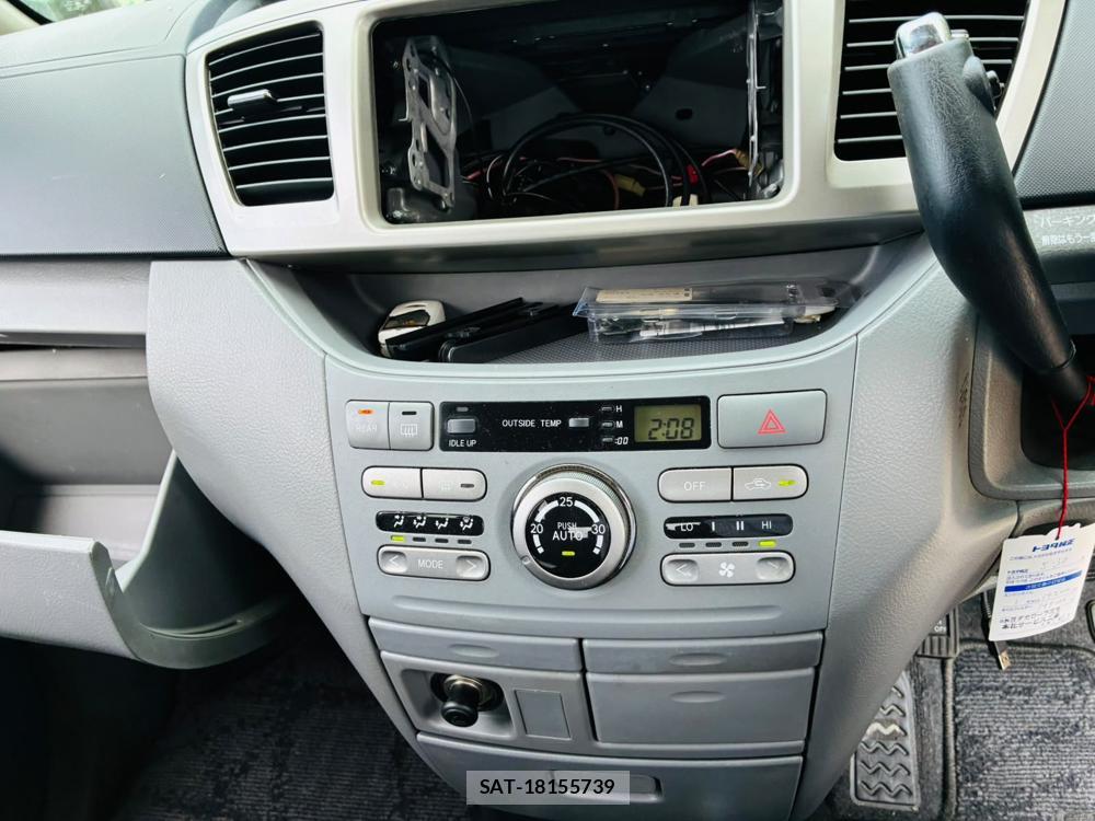 Toyota NOAH 2005-06 8068533-19