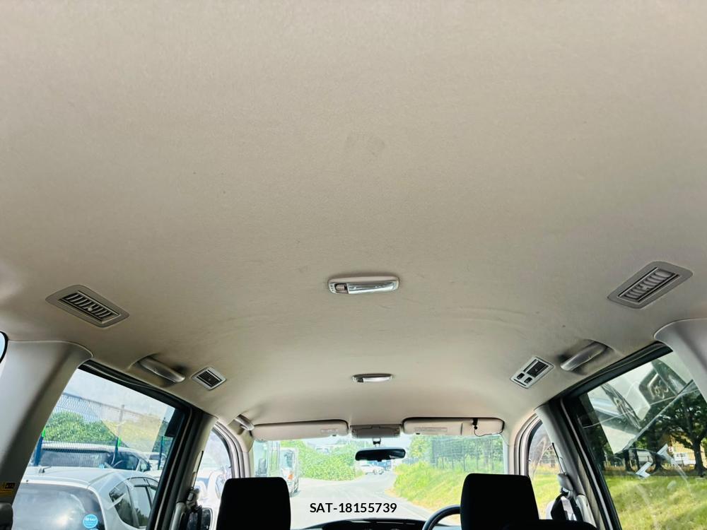 Toyota NOAH 2005-06 8068533-24