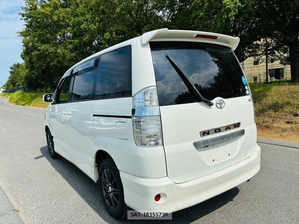 Toyota NOAH 2005-06 8068533-2