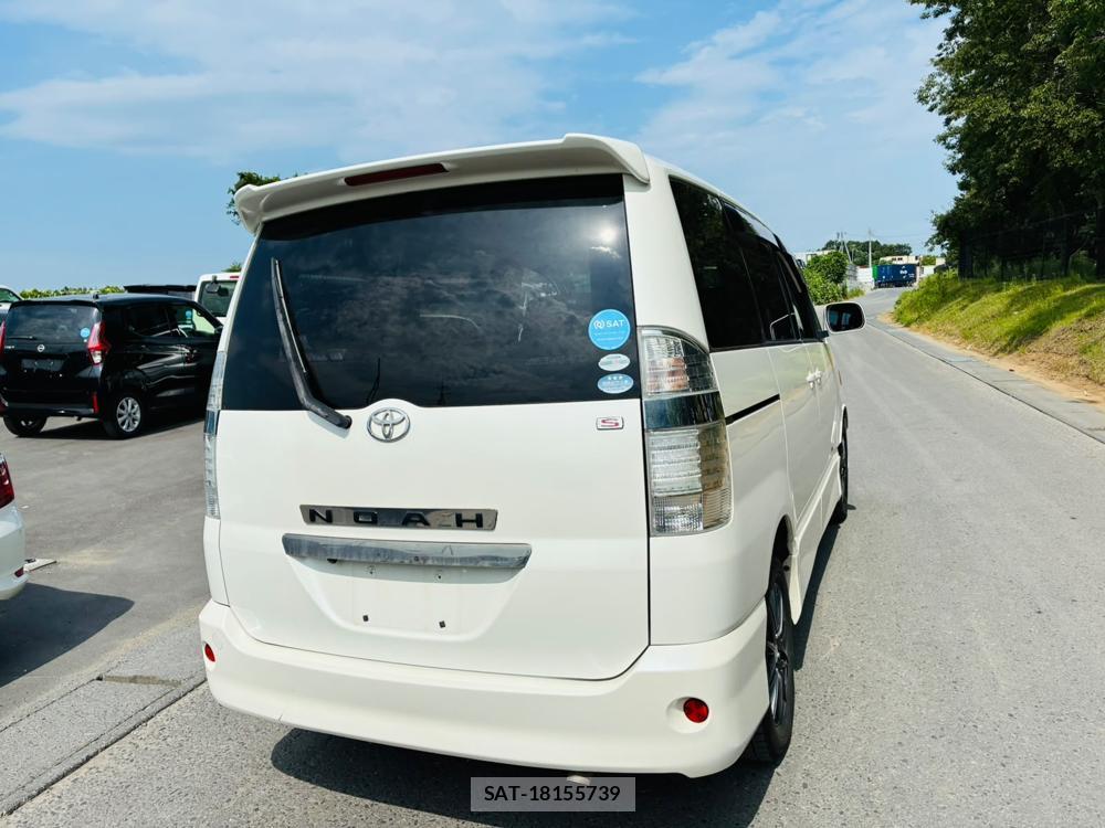 Toyota NOAH 2005-06 8068533-4