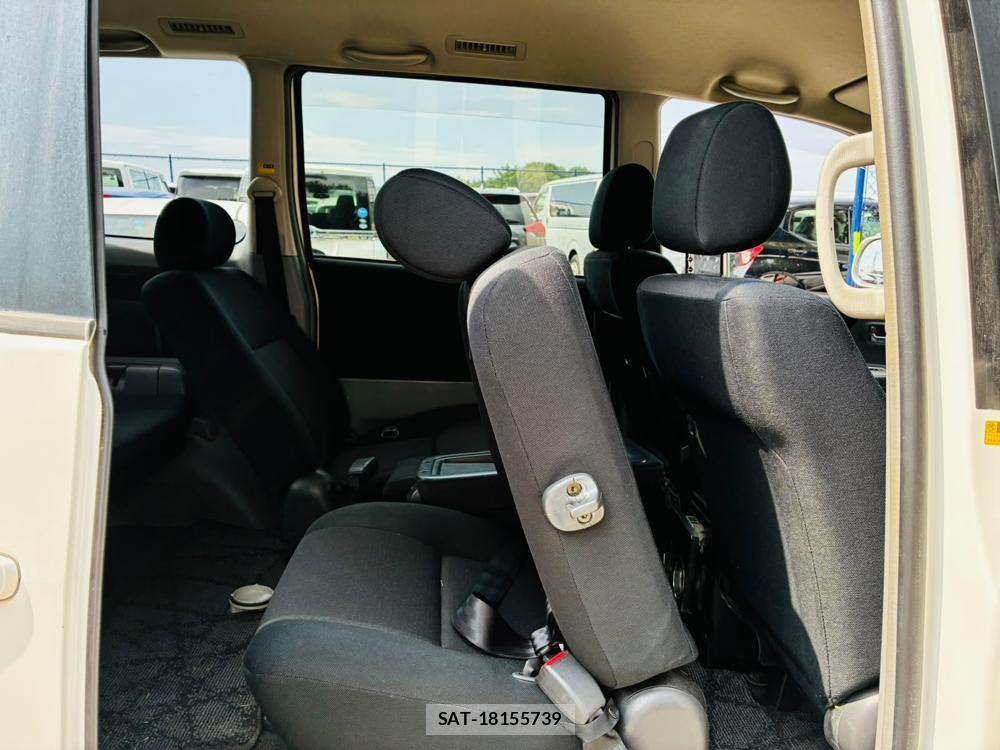 Toyota NOAH 2005-06 8068533-8