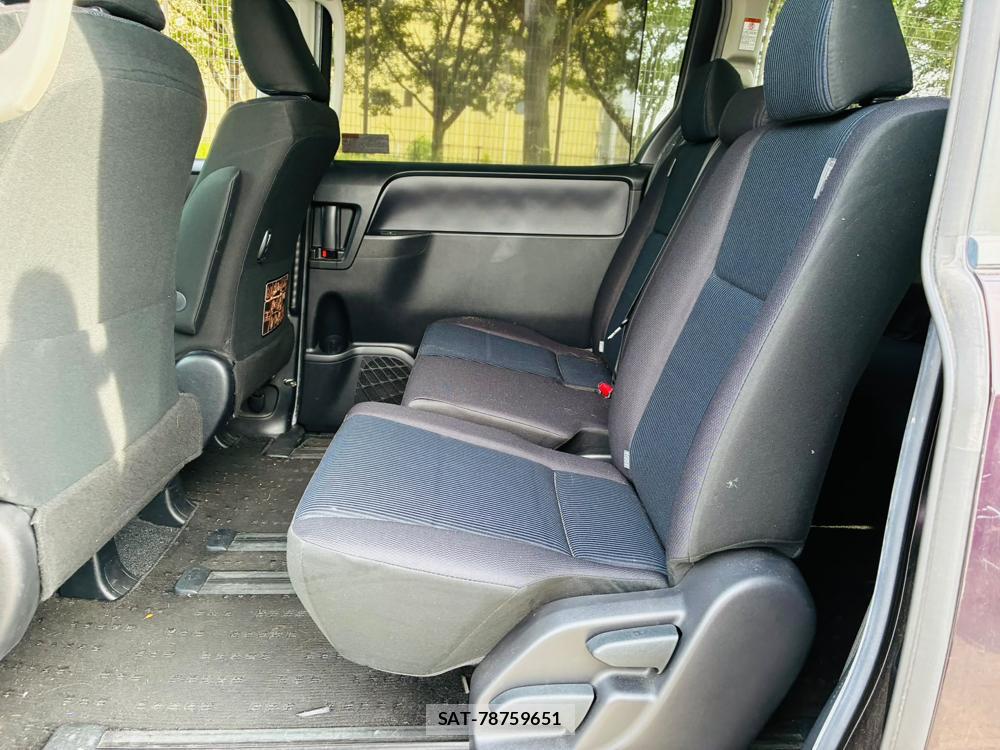 Toyota NOAH 2014-05 8169415-9