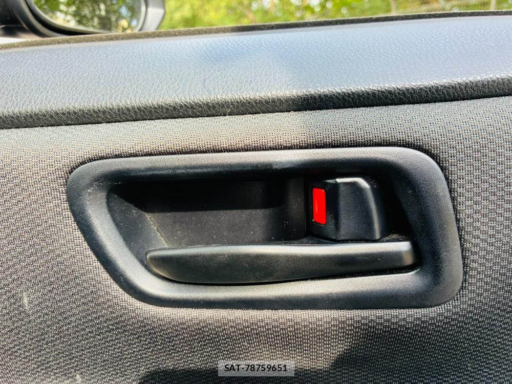 Toyota NOAH 2014-05 8169415-20