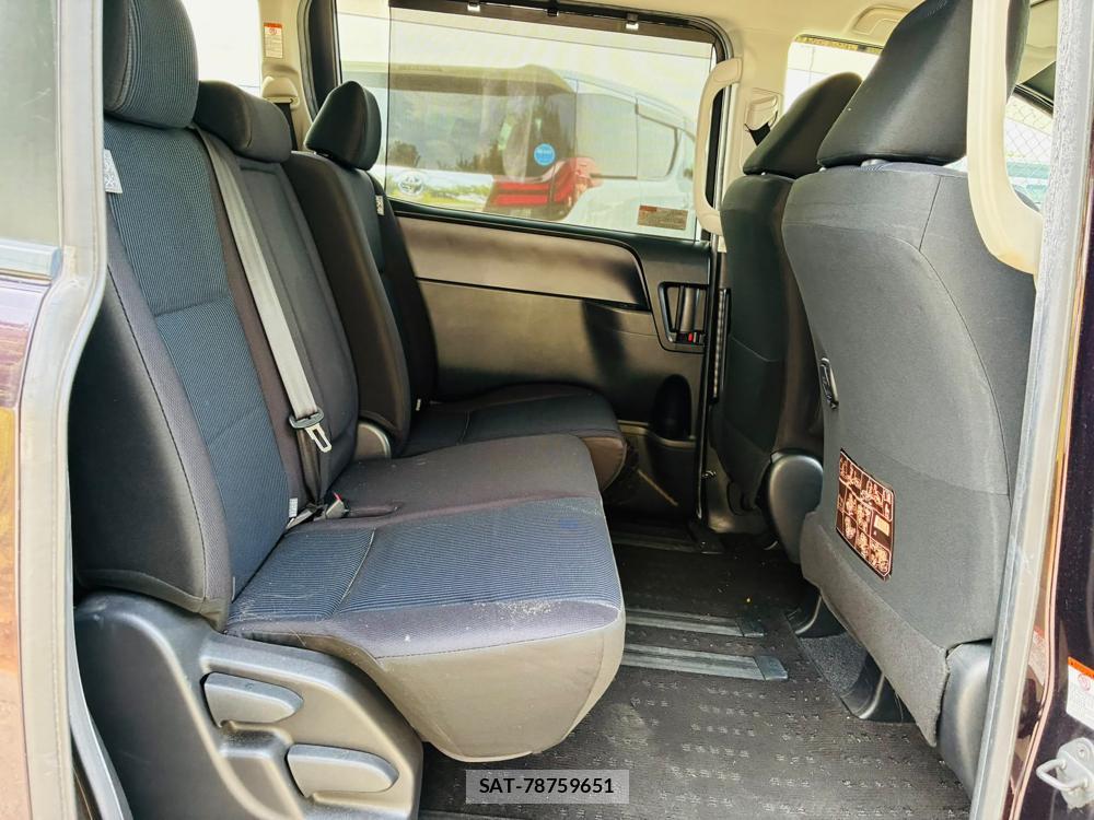 Toyota NOAH 2014-05 8169415-8