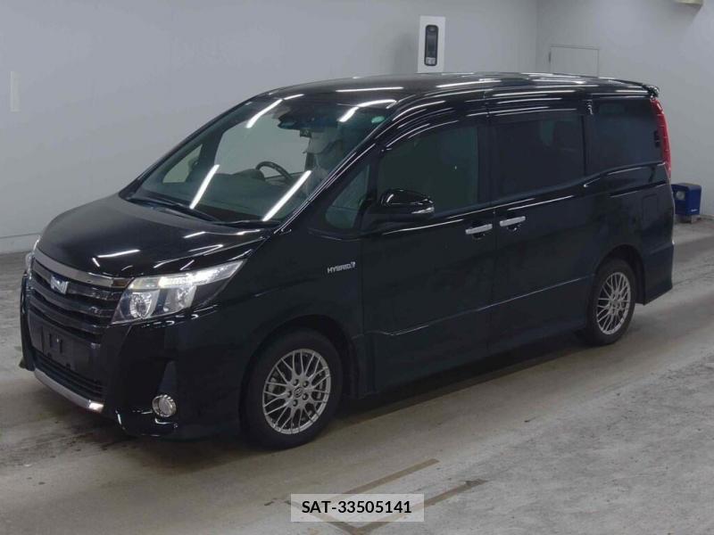 Toyota NOAH 2017-06 8262100-3