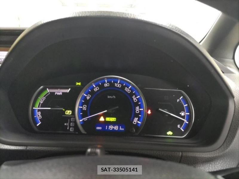 Toyota NOAH 2017-06 8262100-5