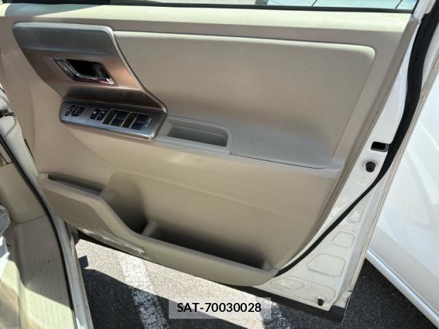 Toyota NOAH 2011-08 8316003-13