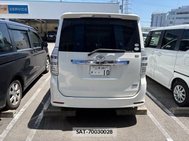 Toyota NOAH 2011-08 8316003-1