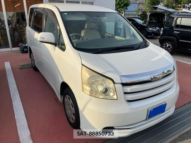 Toyota NOAH 2007-08 8316011-1