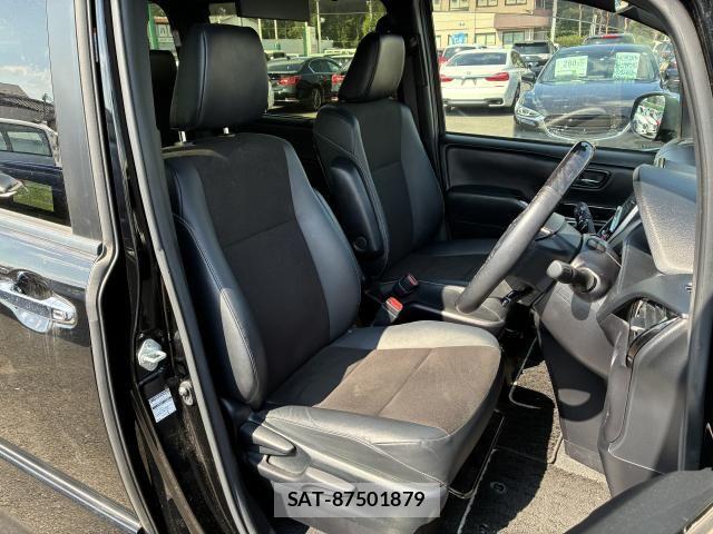 Toyota NOAH 2021-06 8315990-1