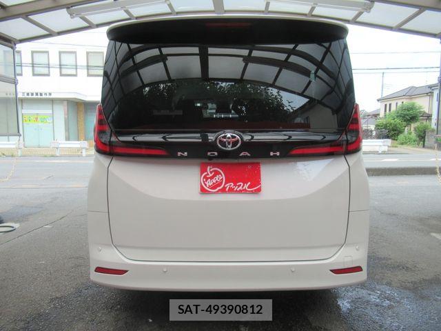 Toyota NOAH 2022-03 8315999-12