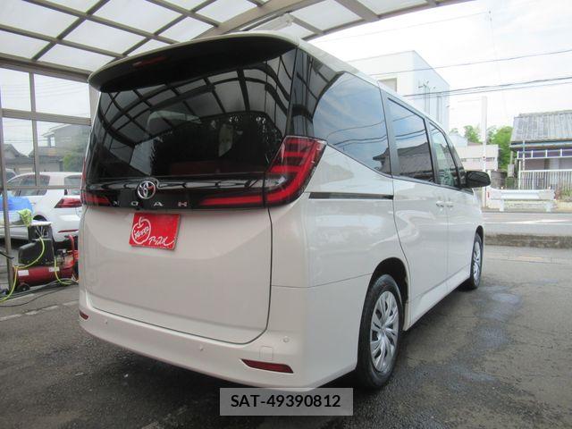 Toyota NOAH 2022-03 8315999-2