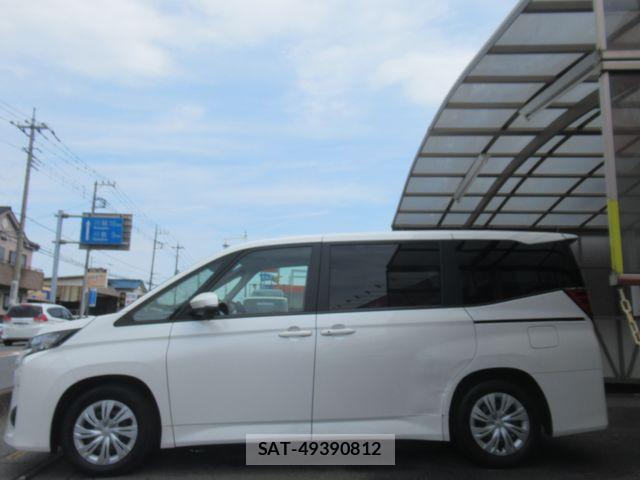 Toyota NOAH 2022-03 8315999-3