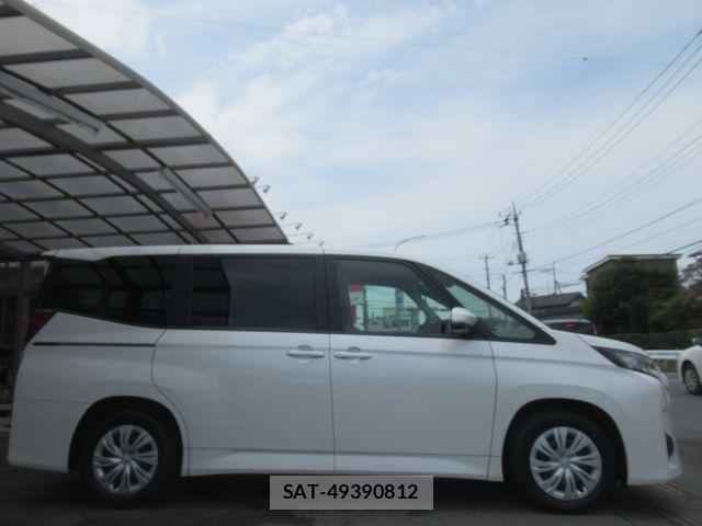 Toyota NOAH 2022-03 8315999-4